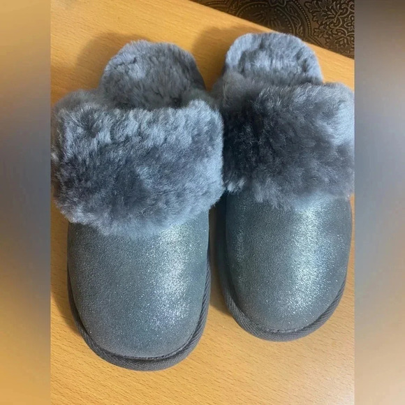 J.U.S.T Sheepskin Slippers - Size  small 5-6 - Picture 2 of 12